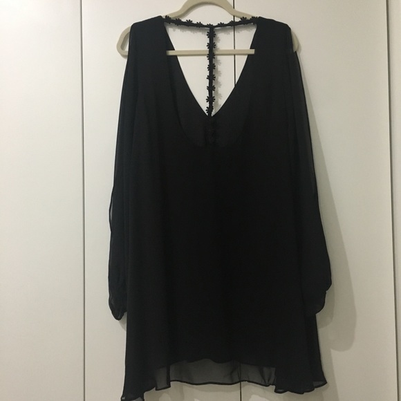 Breezy and Backless Black Dress - Picture 2 of 4